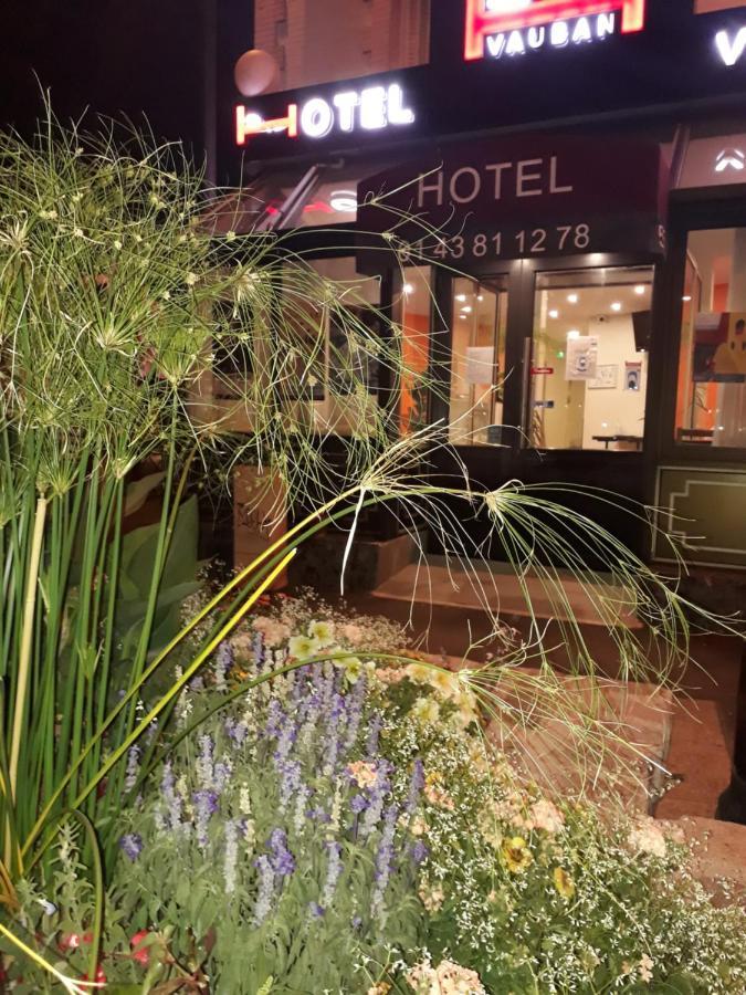 Hotel Vauban Livry-Gargan Esterno foto